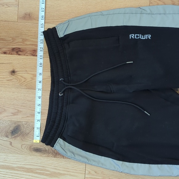 Rocawear. Men's Drawstring Joggers. Size Large. - Picture 4 of 7